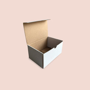 Caja rectangular grande blanca